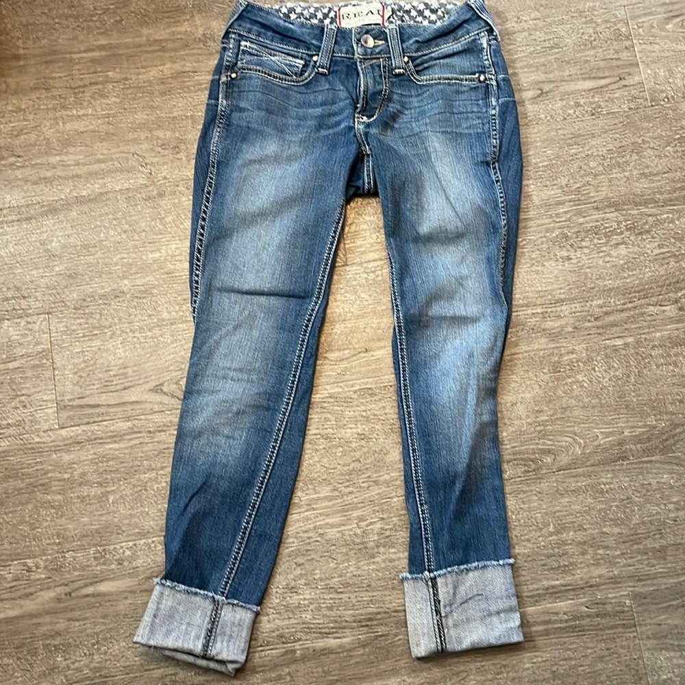 Super cute Ariat skinny jeans